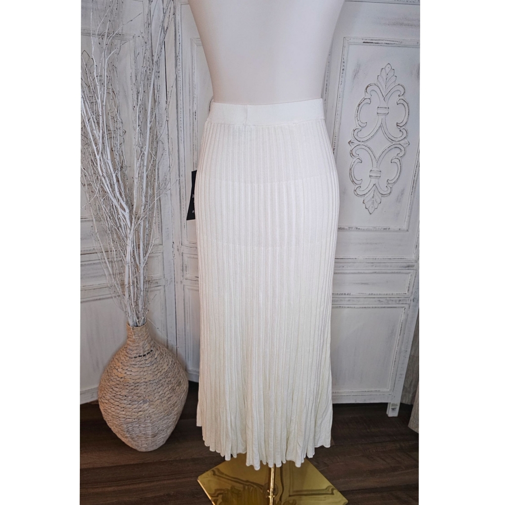 Tuckernuck Ivory Kenley Pleated Knit Elegant Skirt - Picture 3 of 7
